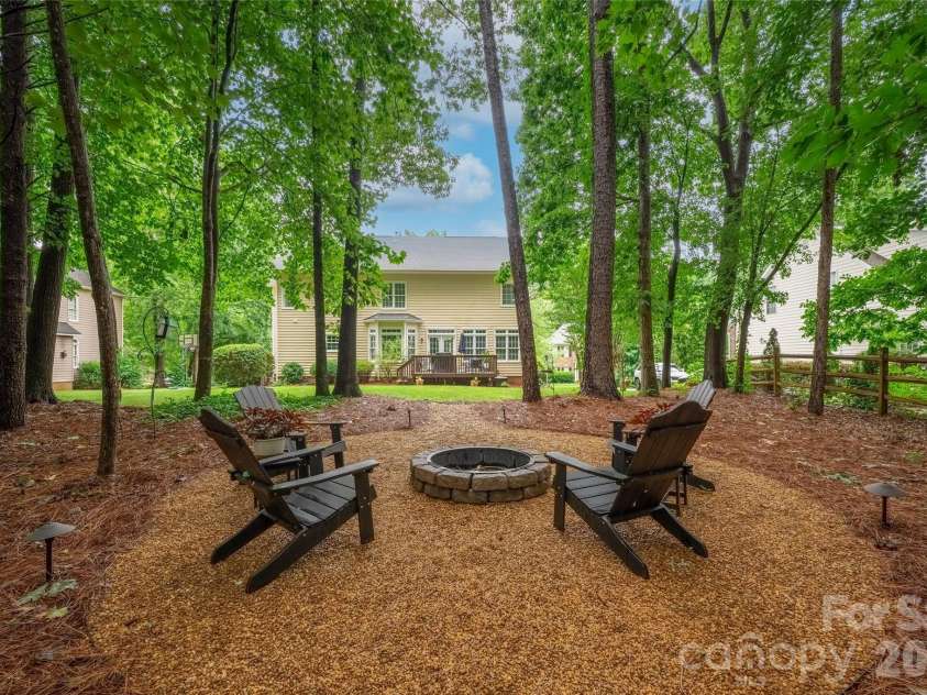 4034 Nicole Eileen Lane, Charlotte, NC 28216.  MLS# CAR4403119, YatesRealty ID 37687. 