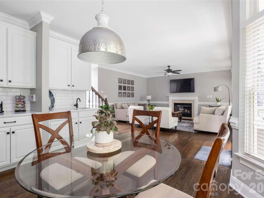 4034 Nicole Eileen Lane, Charlotte, NC 28216.  MLS# CAR4403119, YatesRealty ID 37687. Breakfast room
