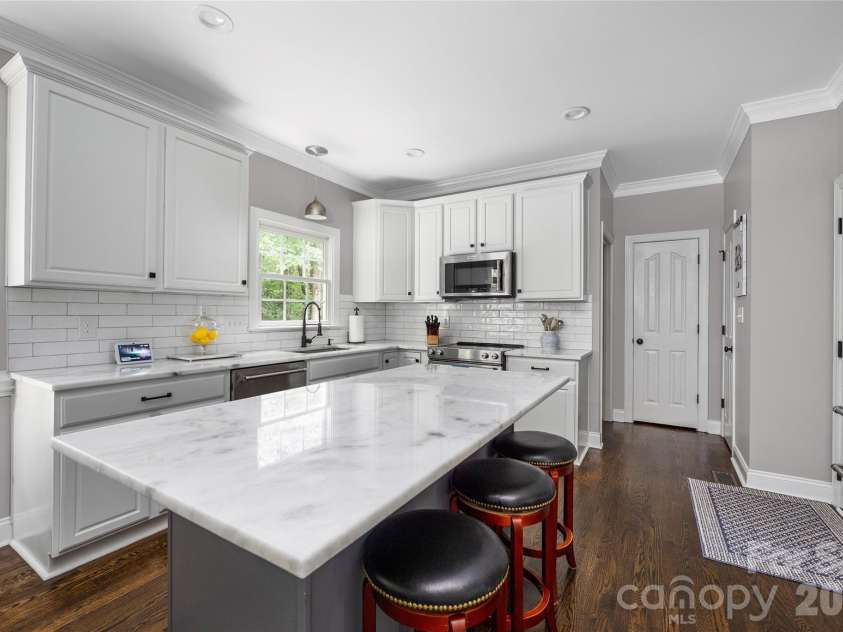 4034 Nicole Eileen Lane, Charlotte, NC 28216.  MLS# CAR4403119, YatesRealty ID 37687. Kitchen