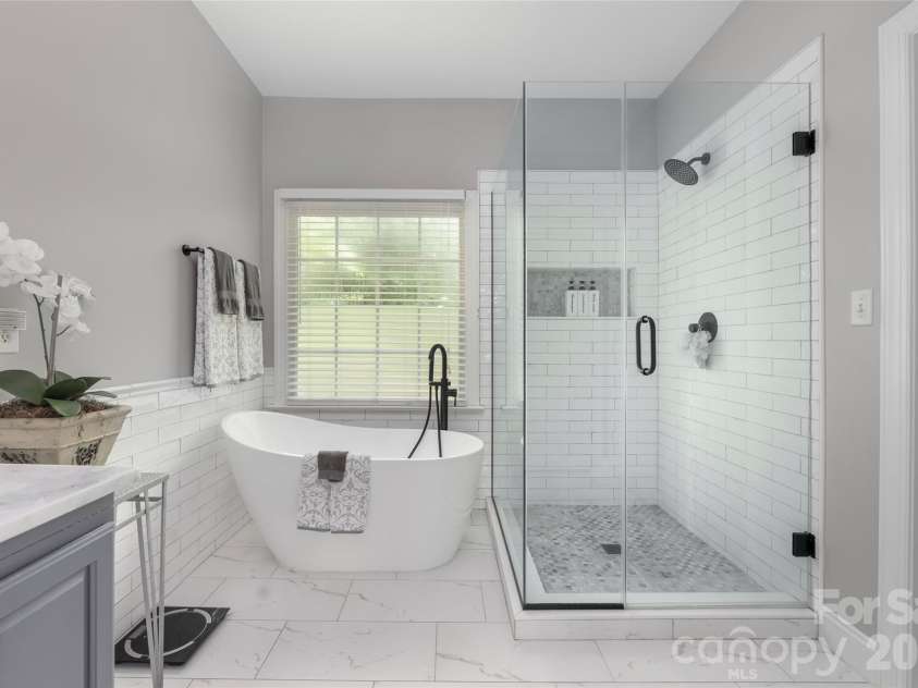 4034 Nicole Eileen Lane, Charlotte, NC 28216.  MLS# CAR4403119, YatesRealty ID 37687. Primary bath