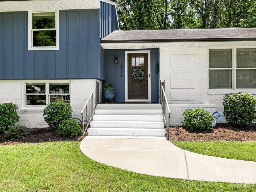3928 Kitley Place, Charlotte, NC 28210.  MLS# CAR4401783, YatesRealty ID 37688. Entry