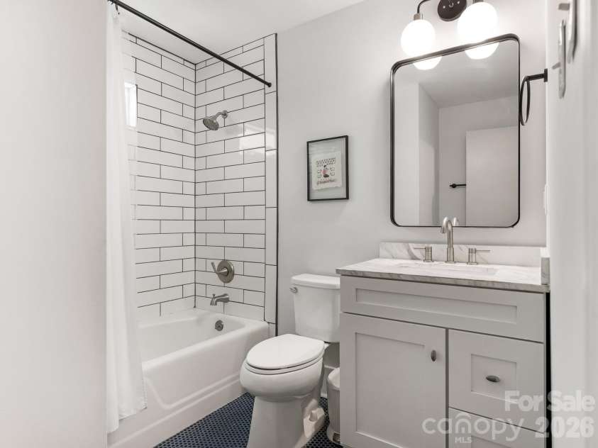 3928 Kitley Place, Charlotte, NC 28210.  MLS# CAR4401783, YatesRealty ID 37688. Full Bath