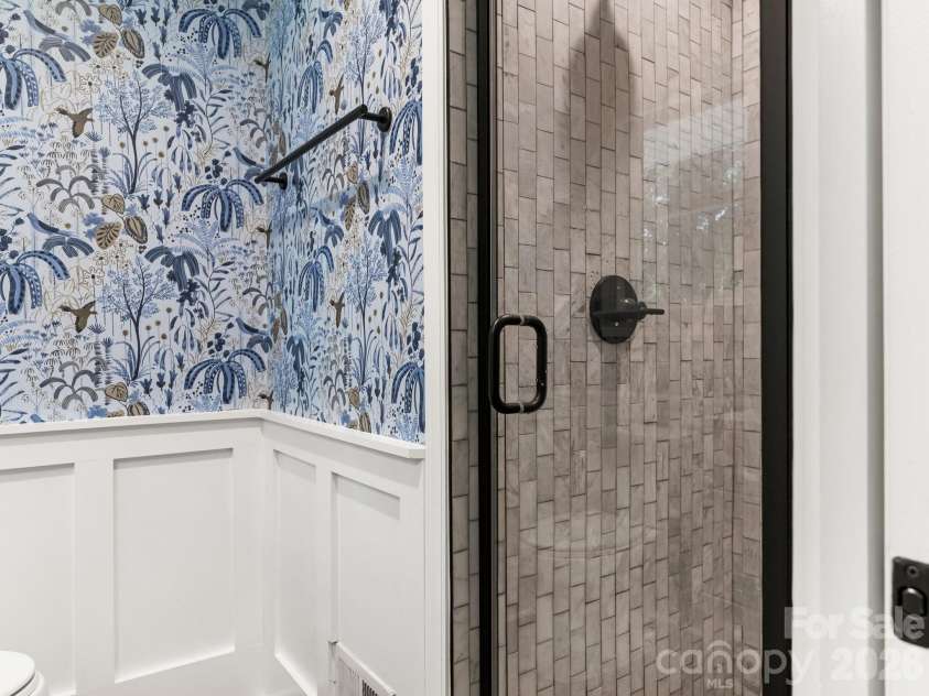 3928 Kitley Place, Charlotte, NC 28210.  MLS# CAR4401783, YatesRealty ID 37688. Primary Bath