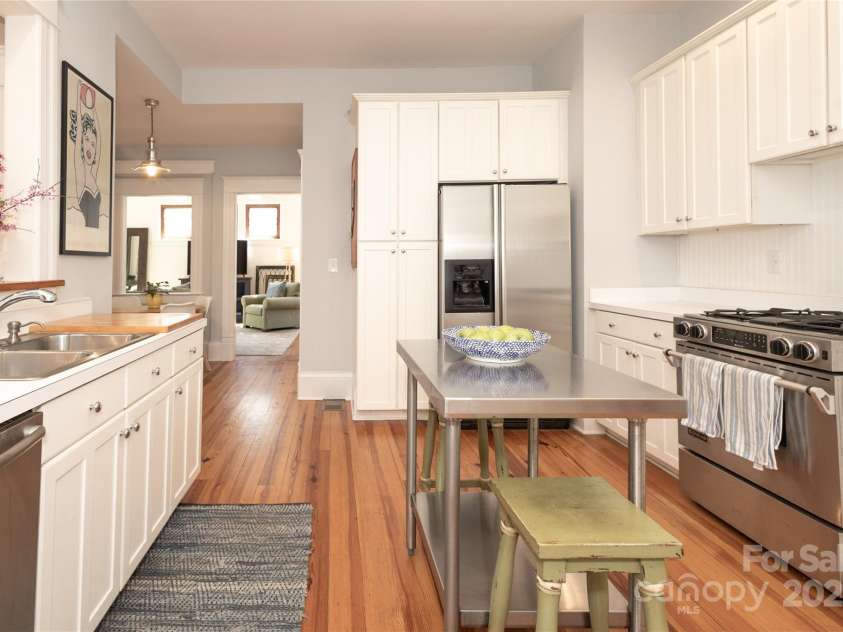 809 Worthington Avenue, Charlotte, NC 28203.  MLS# CAR4230687, YatesRealty ID 3769. 