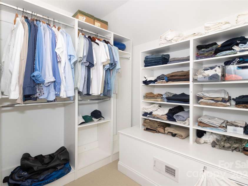 809 Worthington Avenue, Charlotte, NC 28203.  MLS# CAR4230687, YatesRealty ID 3769. A well organized closet