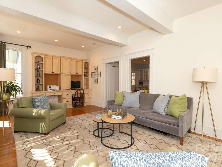 809 Worthington Avenue, Charlotte, NC 28203.  MLS# CAR4230687, YatesRealty ID 3769. Built in workstation in the family room