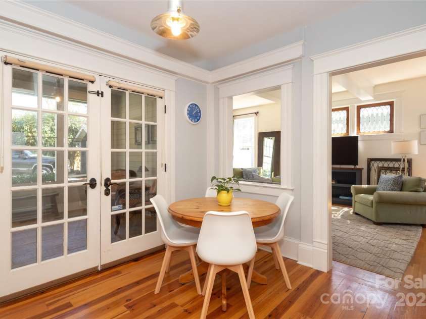 809 Worthington Avenue, Charlotte, NC 28203.  MLS# CAR4230687, YatesRealty ID 3769. Informal dining area adjacent to a screened porch