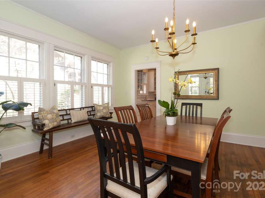 809 Worthington Avenue, Charlotte, NC 28203.  MLS# CAR4230687, YatesRealty ID 3769. Light filled dining room with large windows