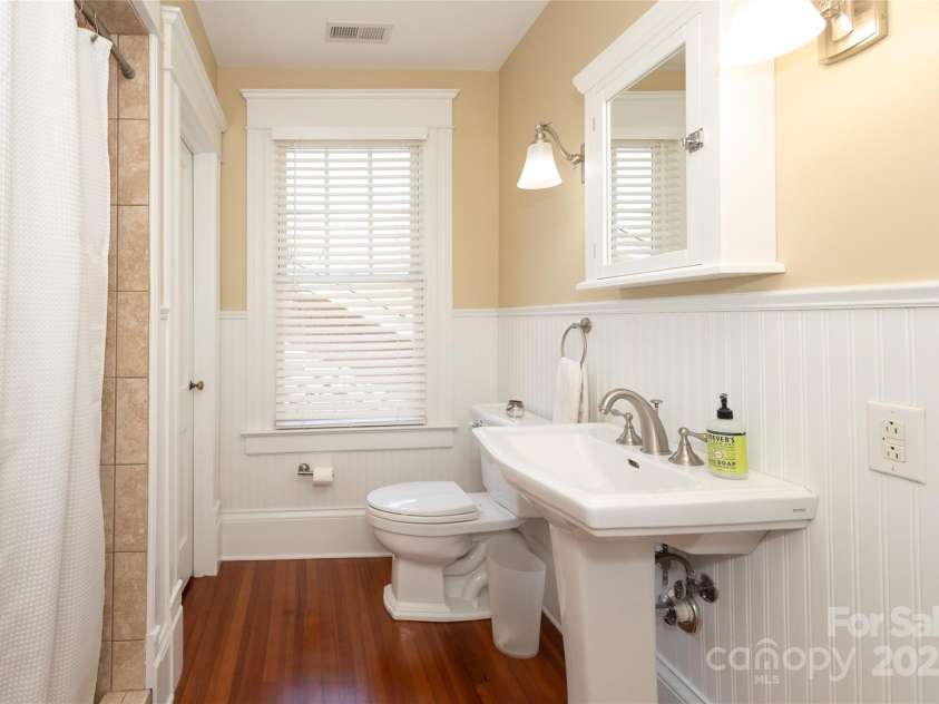 809 Worthington Avenue, Charlotte, NC 28203.  MLS# CAR4230687, YatesRealty ID 3769. Third full bathroom
