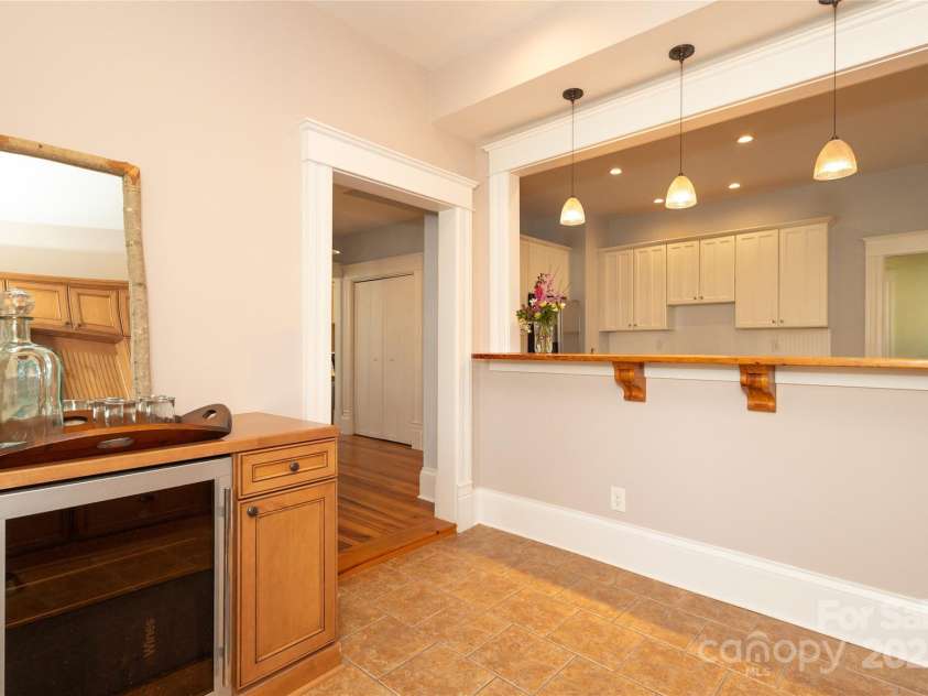 809 Worthington Avenue, Charlotte, NC 28203.  MLS# CAR4230687, YatesRealty ID 3769. View to the kitchen from the back entrance