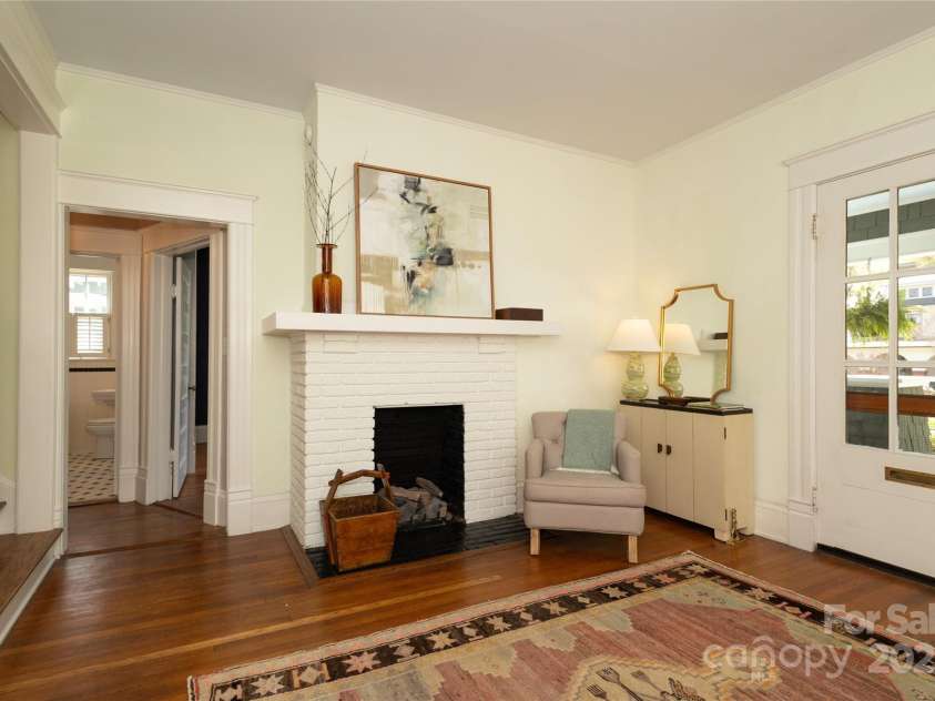 809 Worthington Avenue, Charlotte, NC 28203.  MLS# CAR4230687, YatesRealty ID 3769. View to two downstairs bedrooms and a full bath