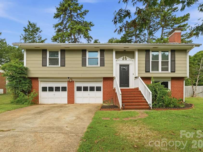 2080 South Point Road, Belmont, NC 28012.  MLS# CAR4404063, YatesRealty ID 37691. 