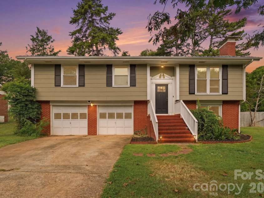2080 South Point Road, Belmont, NC 28012.  MLS# CAR4404063, YatesRealty ID 37691. 