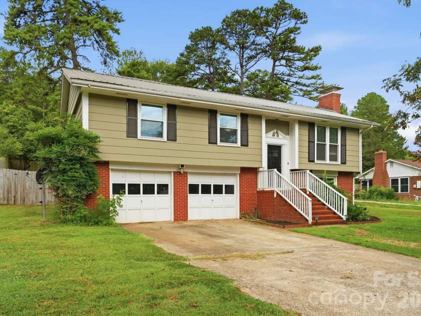 2080 South Point Road, Belmont, NC 28012.  MLS# CAR4404063, YatesRealty ID 37691. 