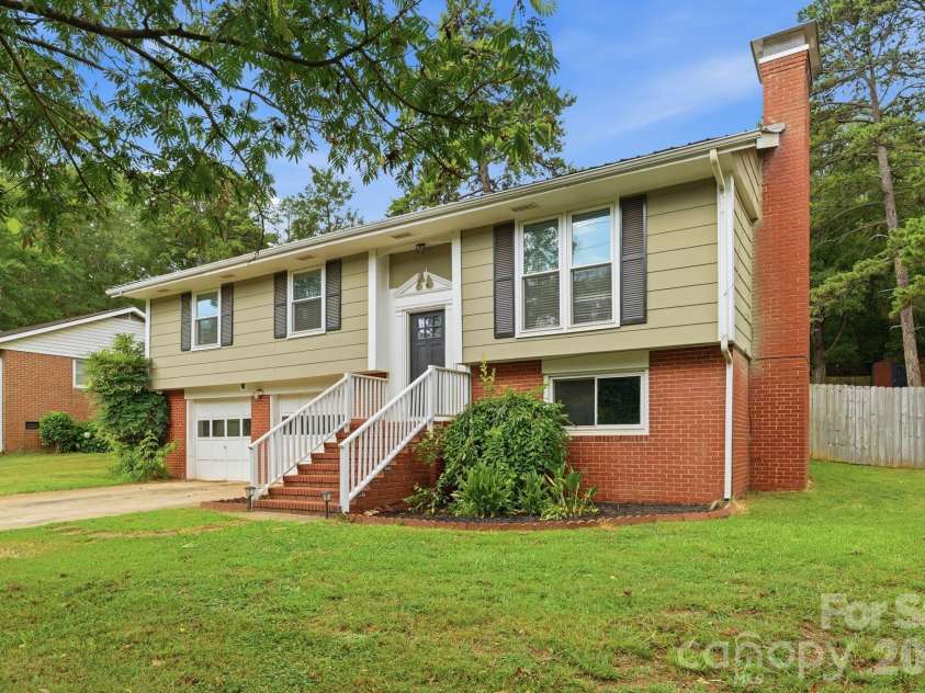 2080 South Point Road, Belmont, NC 28012.  MLS# CAR4404063, YatesRealty ID 37691. 