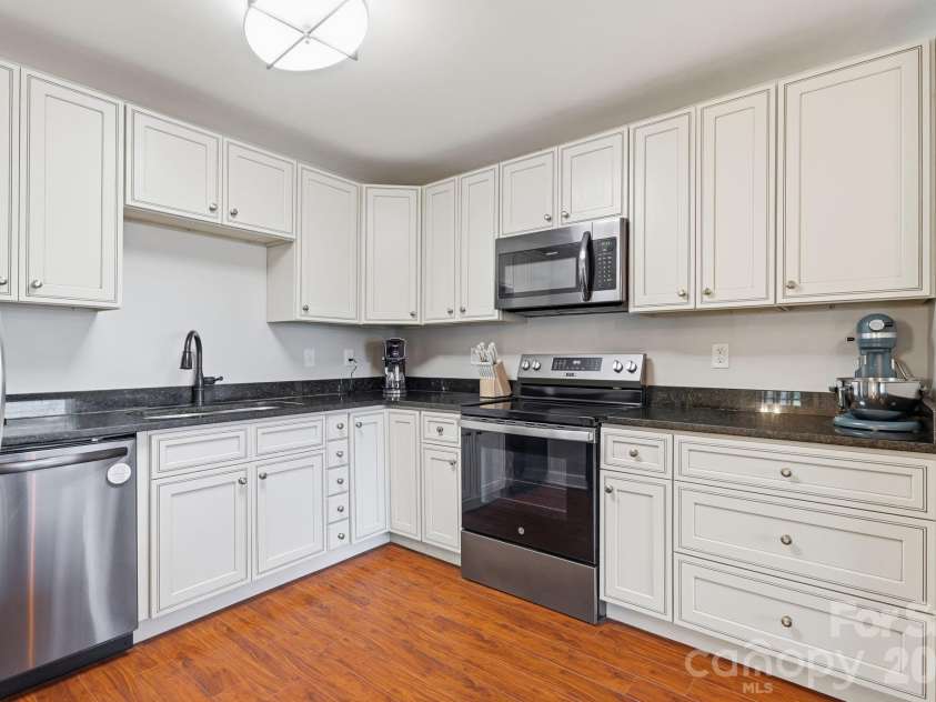 2080 South Point Road, Belmont, NC 28012.  MLS# CAR4404063, YatesRealty ID 37691. 