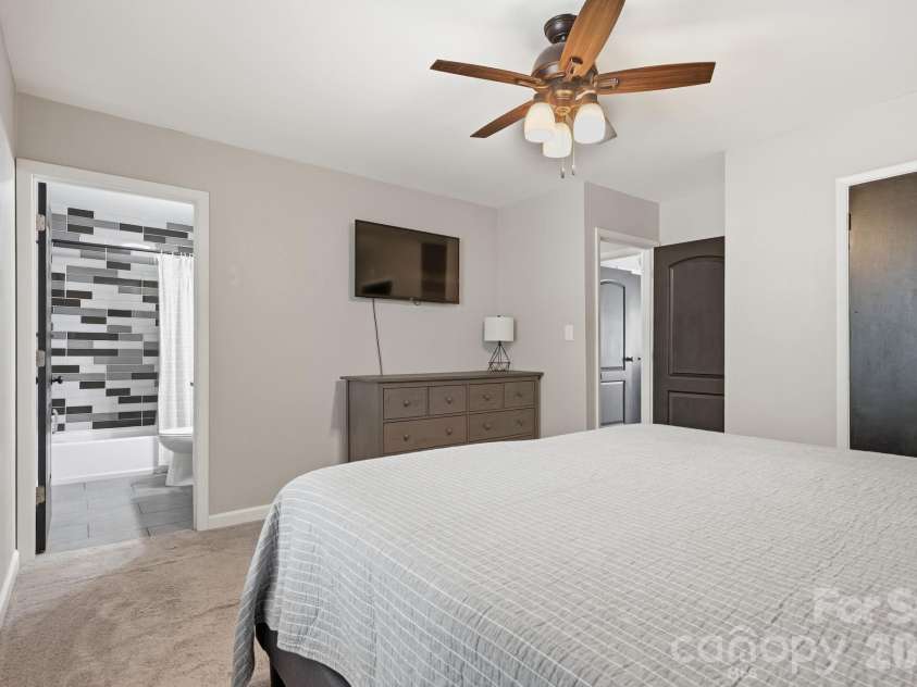 2080 South Point Road, Belmont, NC 28012.  MLS# CAR4404063, YatesRealty ID 37691. 