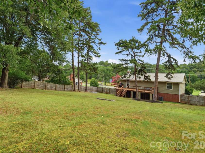 2080 South Point Road, Belmont, NC 28012.  MLS# CAR4404063, YatesRealty ID 37691. 