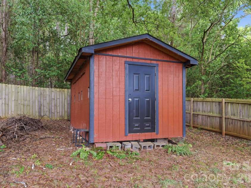 2080 South Point Road, Belmont, NC 28012.  MLS# CAR4404063, YatesRealty ID 37691. 