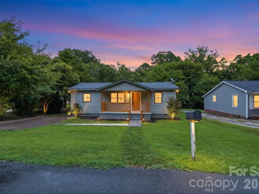 149 Melrose Drive, Concord, NC 28025.  MLS# CAR4402851, YatesRealty ID 37692. 