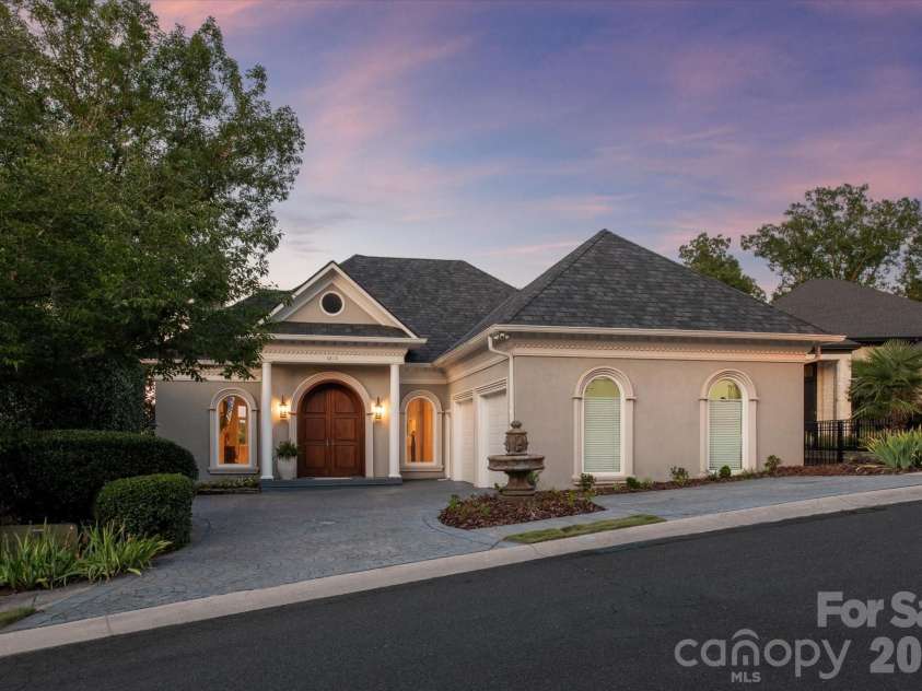 6812 Linkside Court, Charlotte, NC 28277.  MLS# CAR4402893, YatesRealty ID 37693. 