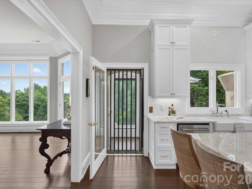 6812 Linkside Court, Charlotte, NC 28277.  MLS# CAR4402893, YatesRealty ID 37693. 
