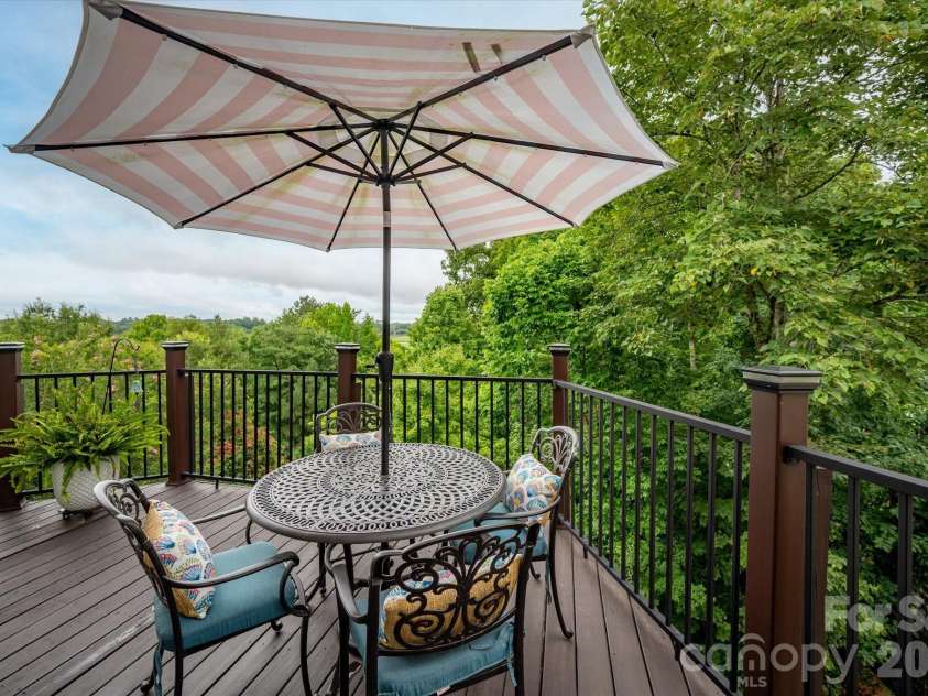 6812 Linkside Court, Charlotte, NC 28277.  MLS# CAR4402893, YatesRealty ID 37693. 
