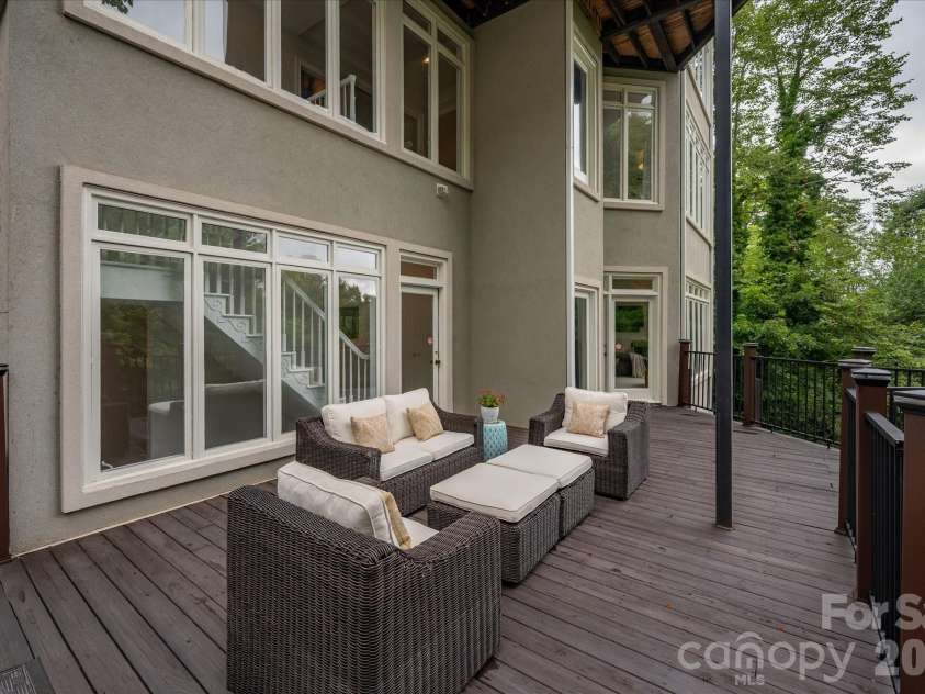 6812 Linkside Court, Charlotte, NC 28277.  MLS# CAR4402893, YatesRealty ID 37693. 