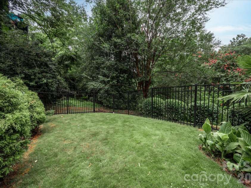 6812 Linkside Court, Charlotte, NC 28277.  MLS# CAR4402893, YatesRealty ID 37693. 