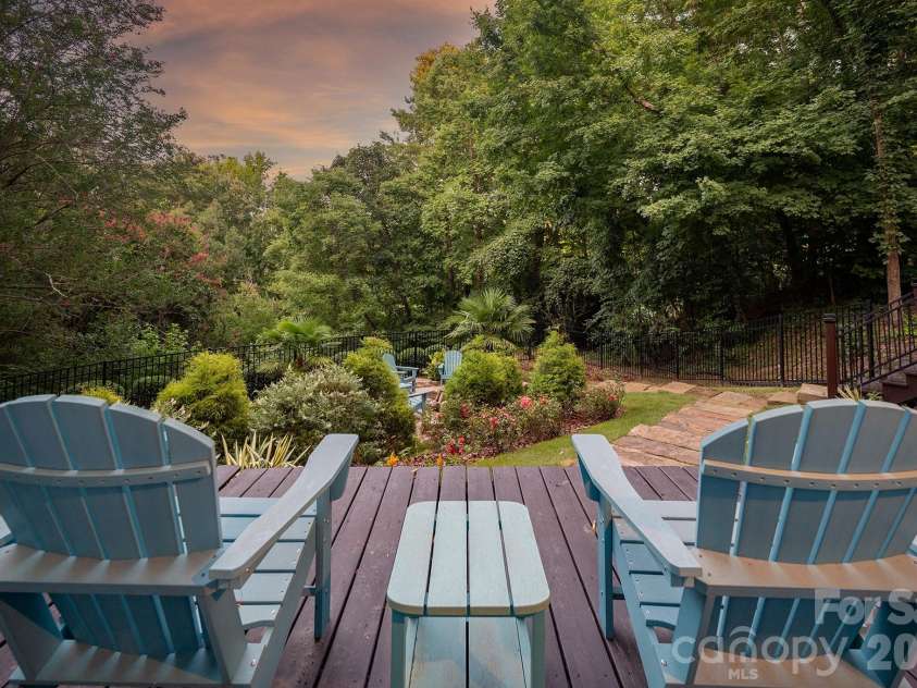6812 Linkside Court, Charlotte, NC 28277.  MLS# CAR4402893, YatesRealty ID 37693. 