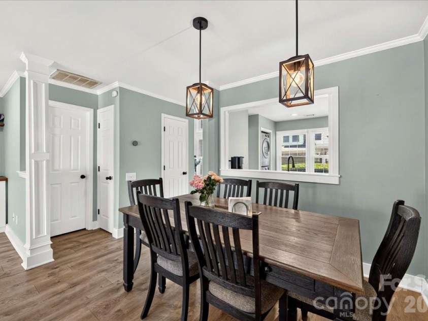 8220 Legare Court, Charlotte, NC 28210.  MLS# CAR4397513, YatesRealty ID 37694. Dining room off the kitchen
