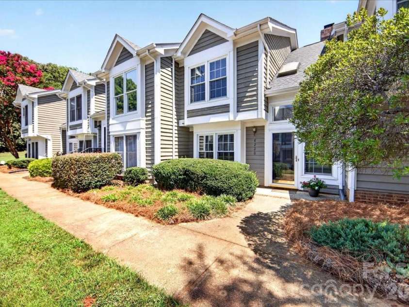 8220 Legare Court, Charlotte, NC 28210.  MLS# CAR4397513, YatesRealty ID 37694. Front entry with grassy area