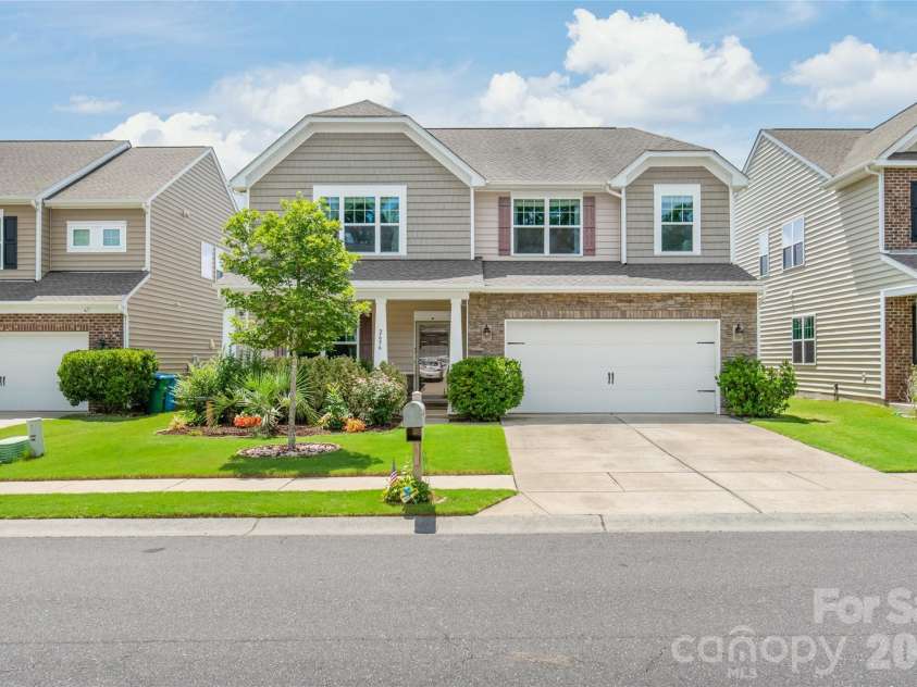 2656 Southern Trace Drive, Waxhaw, NC 28173.  MLS# CAR4399759, YatesRealty ID 37696. 
