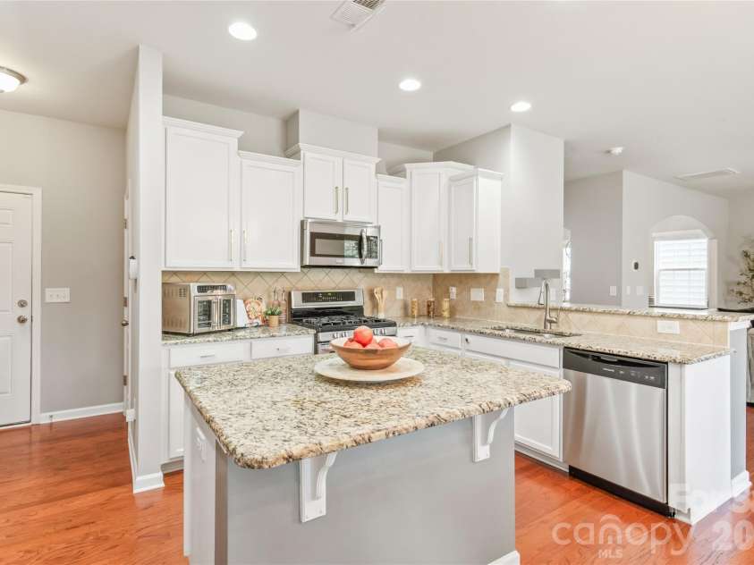 2656 Southern Trace Drive, Waxhaw, NC 28173.  MLS# CAR4399759, YatesRealty ID 37696. 