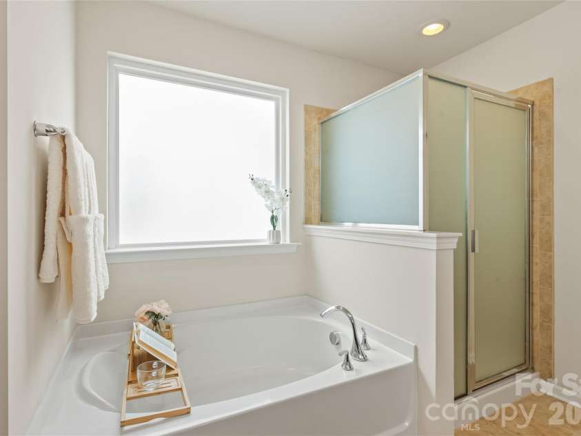 2656 Southern Trace Drive, Waxhaw, NC 28173.  MLS# CAR4399759, YatesRealty ID 37696. 