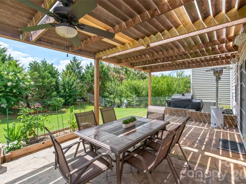 2656 Southern Trace Drive, Waxhaw, NC 28173.  MLS# CAR4399759, YatesRealty ID 37696. 