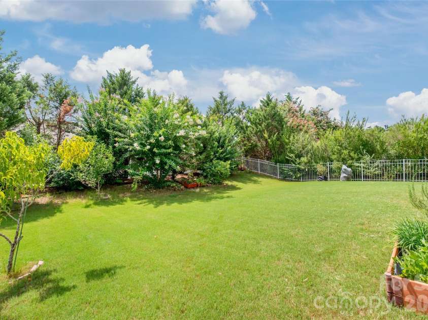 2656 Southern Trace Drive, Waxhaw, NC 28173.  MLS# CAR4399759, YatesRealty ID 37696. 