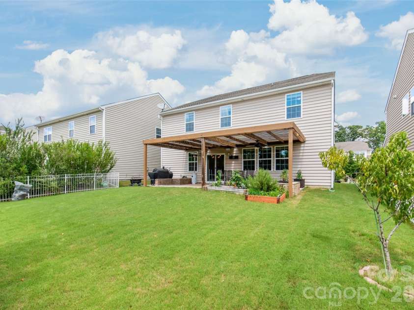 2656 Southern Trace Drive, Waxhaw, NC 28173.  MLS# CAR4399759, YatesRealty ID 37696. 