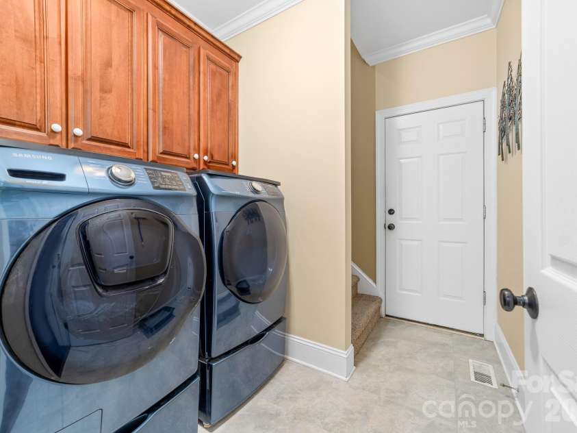 15002 Dexter Lemmond Court, Charlotte, NC 28227.  MLS# CAR4404567, YatesRealty ID 37697. Laundry/Mud