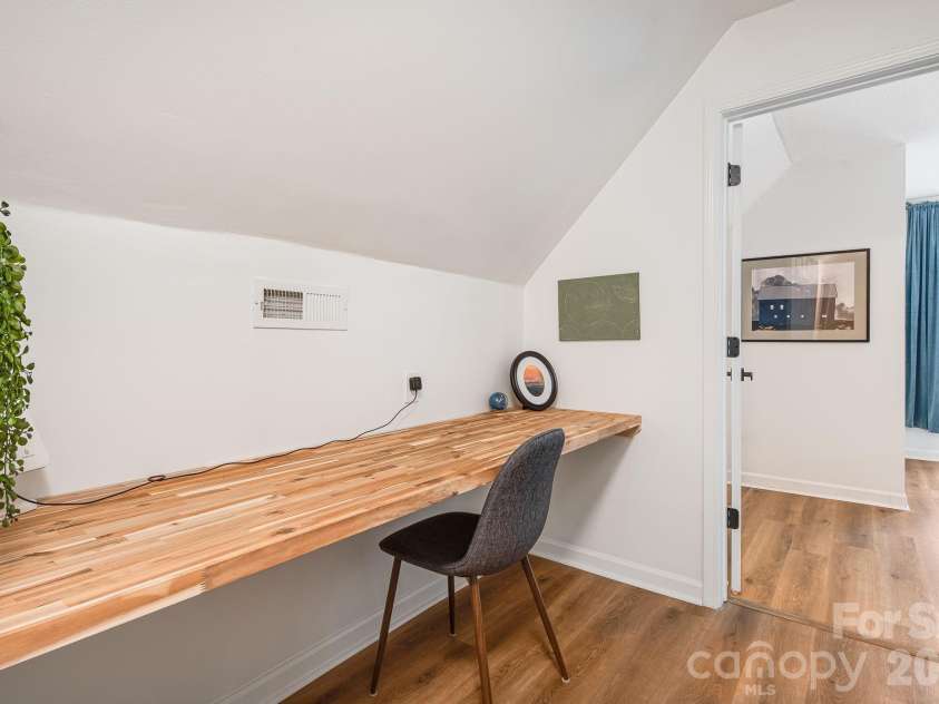101 McFalls Road, Asheville, NC 28805.  MLS# CAR4254277, YatesRealty ID 3770. 2nd Level built in workspace