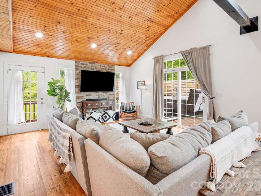 101 McFalls Road, Asheville, NC 28805.  MLS# CAR4254277, YatesRealty ID 3770. 