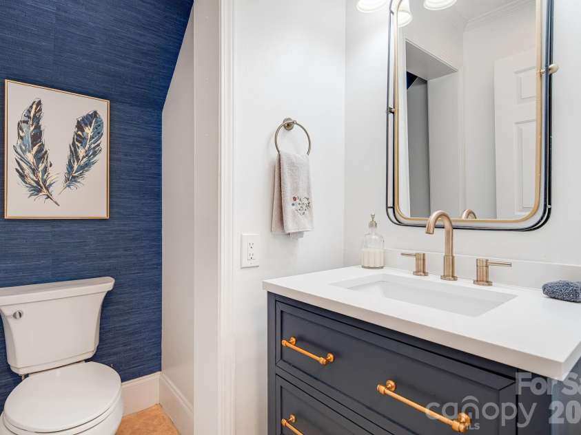 101 McFalls Road, Asheville, NC 28805.  MLS# CAR4254277, YatesRealty ID 3770. Main Level Half Bathroom