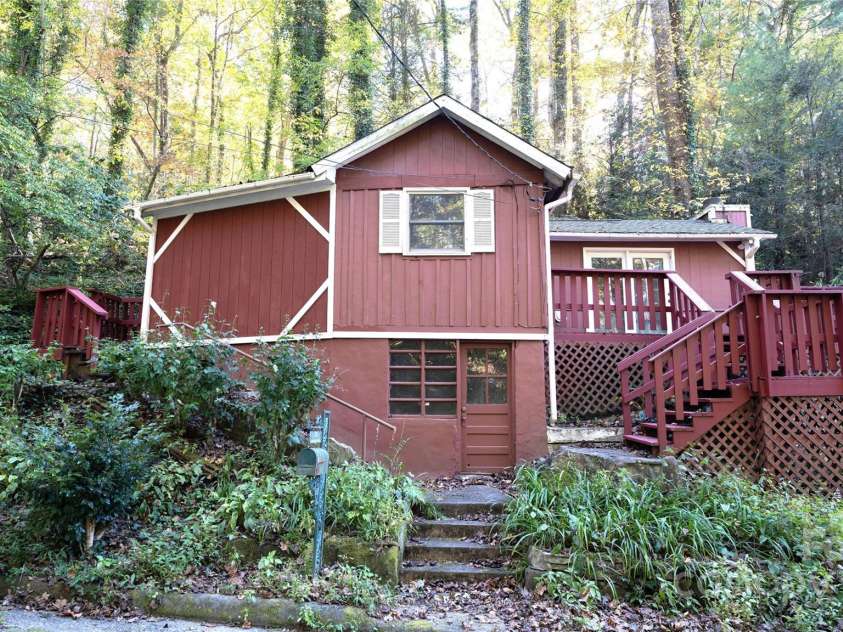 232 Glendale Avenue, Hendersonville, NC 28739.  MLS# CAR4194499, YatesRealty ID 3770. 