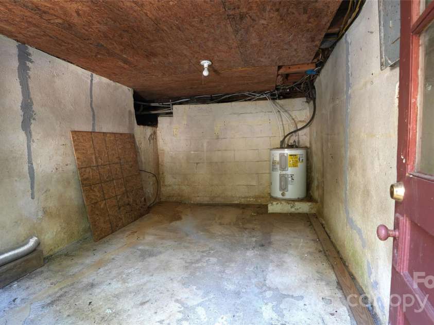 232 Glendale Avenue, Hendersonville, NC 28739.  MLS# CAR4194499, YatesRealty ID 3770. 