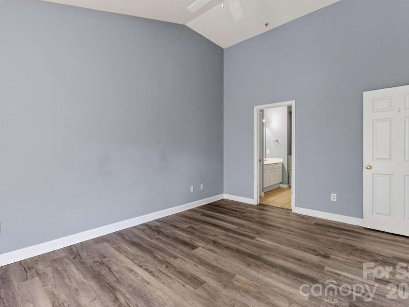 797 Peninsula Drive, Davidson, NC 28036.  MLS# CAR4403741, YatesRealty ID 37700. 