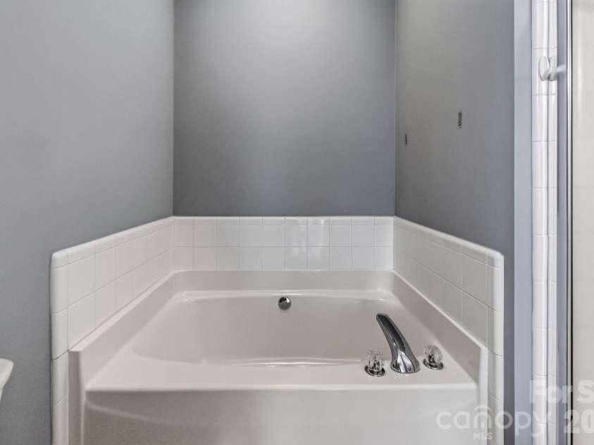 797 Peninsula Drive, Davidson, NC 28036.  MLS# CAR4403741, YatesRealty ID 37700. 