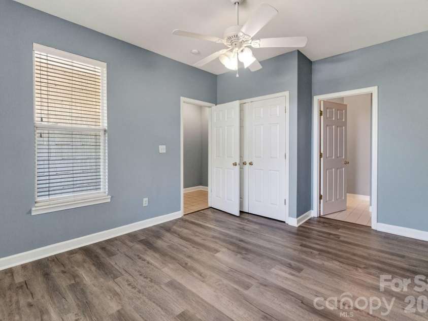 797 Peninsula Drive, Davidson, NC 28036.  MLS# CAR4403741, YatesRealty ID 37700. 