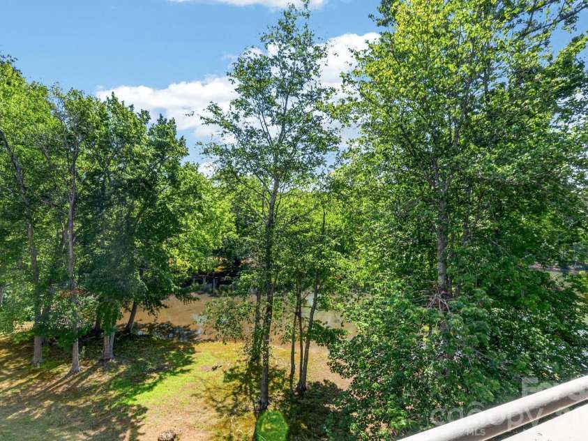 797 Peninsula Drive, Davidson, NC 28036.  MLS# CAR4403741, YatesRealty ID 37700. 
