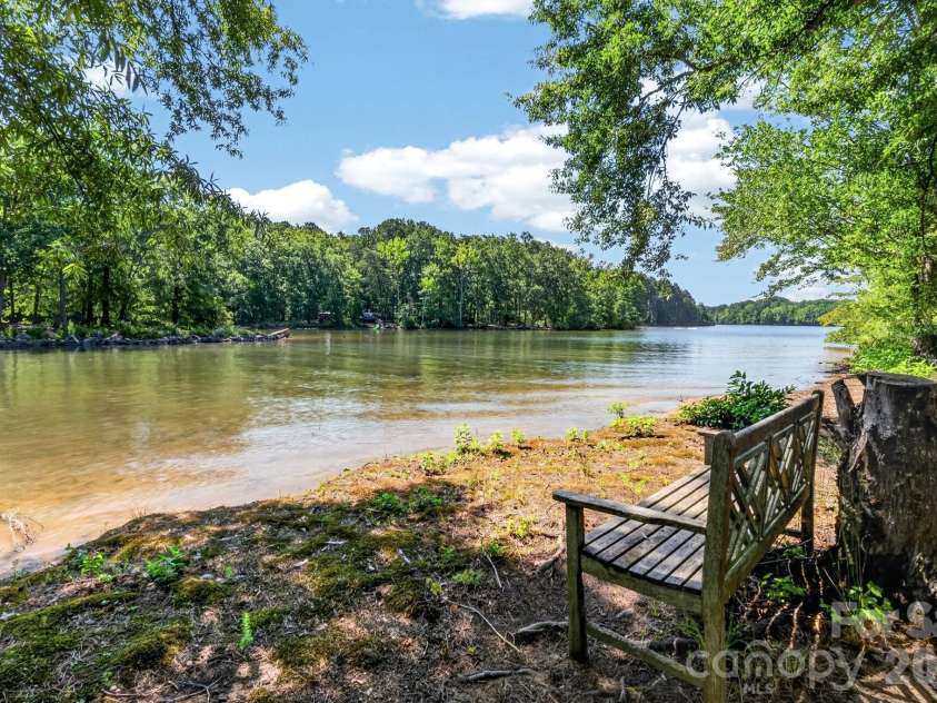 797 Peninsula Drive, Davidson, NC 28036.  MLS# CAR4403741, YatesRealty ID 37700. 