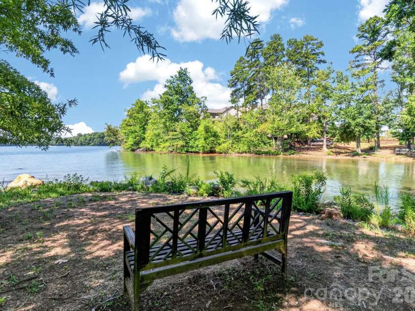 797 Peninsula Drive, Davidson, NC 28036.  MLS# CAR4403741, YatesRealty ID 37700. 